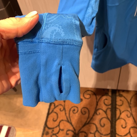 Lululemon Running Top - Sz 4 - Picture 2 of 4